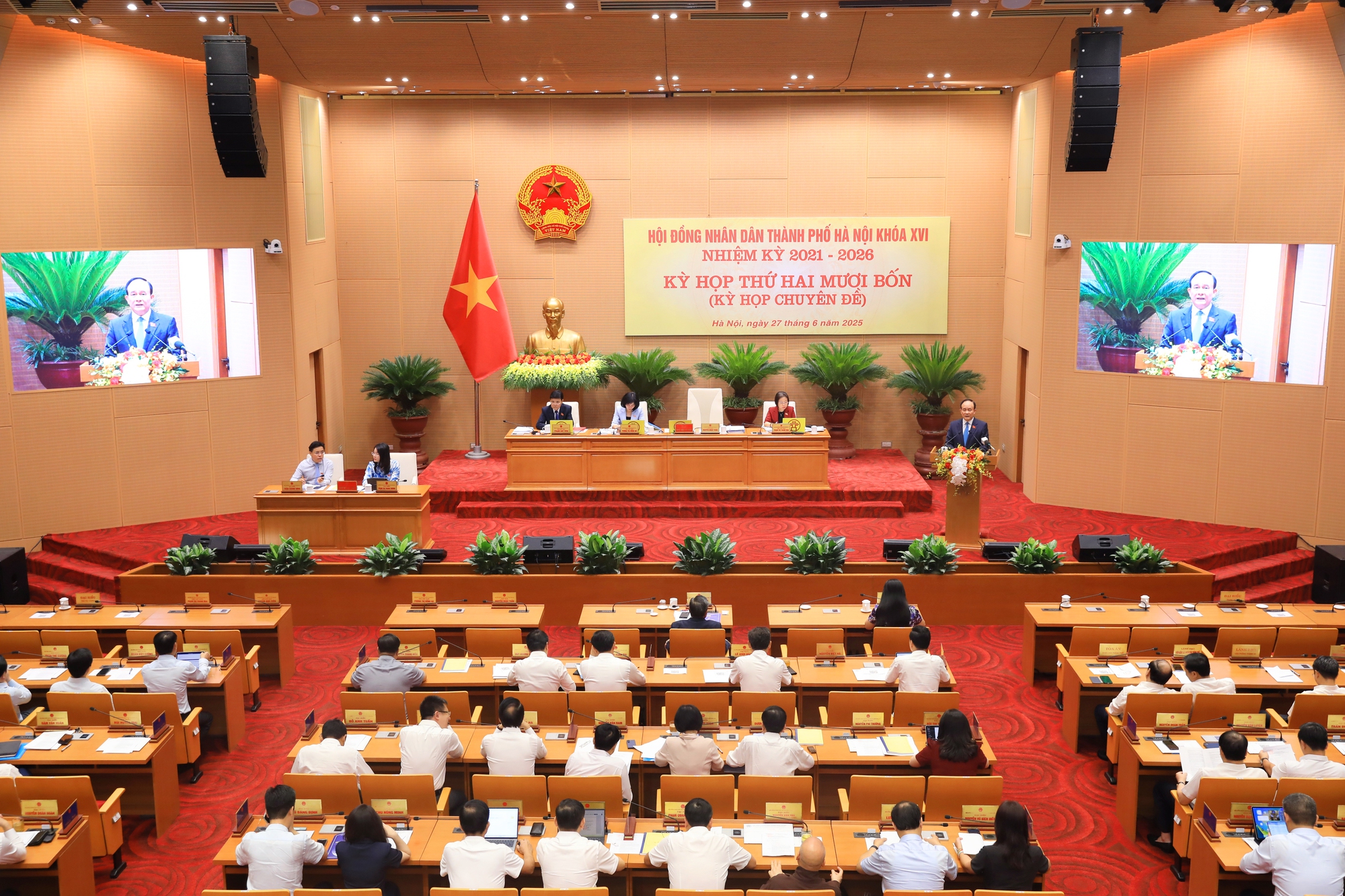 Khai mạc kỳ họp thứ 24 HĐND Thành phố khóa XVI- Ảnh 1.