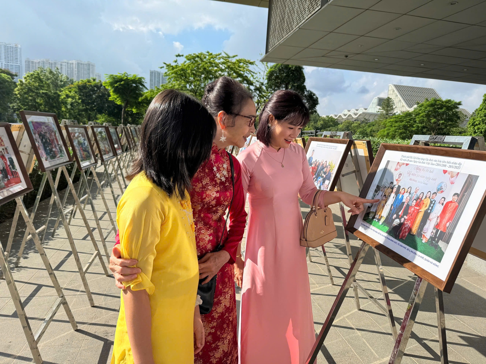 Hà Nội tuyên dương các Gia đình văn hóa tiêu biểu nhân Ngày Gia đình Việt Nam 28/6- Ảnh 5.