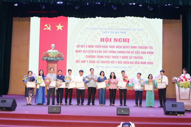 Hà Nội đẩy mạnh phát triển y học cổ truyền, phát huy vai trò trong chăm sóc sức khỏe nhân dân- Ảnh 3.
