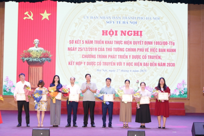Hà Nội đẩy mạnh phát triển y học cổ truyền, phát huy vai trò trong chăm sóc sức khỏe nhân dân- Ảnh 4.