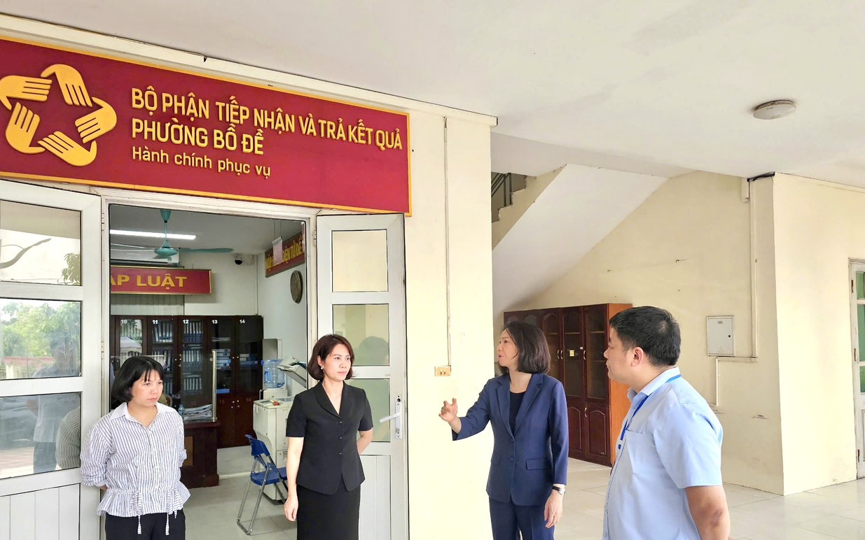 Phó Chủ tịch UBND Thành phố Vũ Thu Hà tiếp tục kiểm tra thực tế các phường mới của quận Long Biên sau sắp xếp