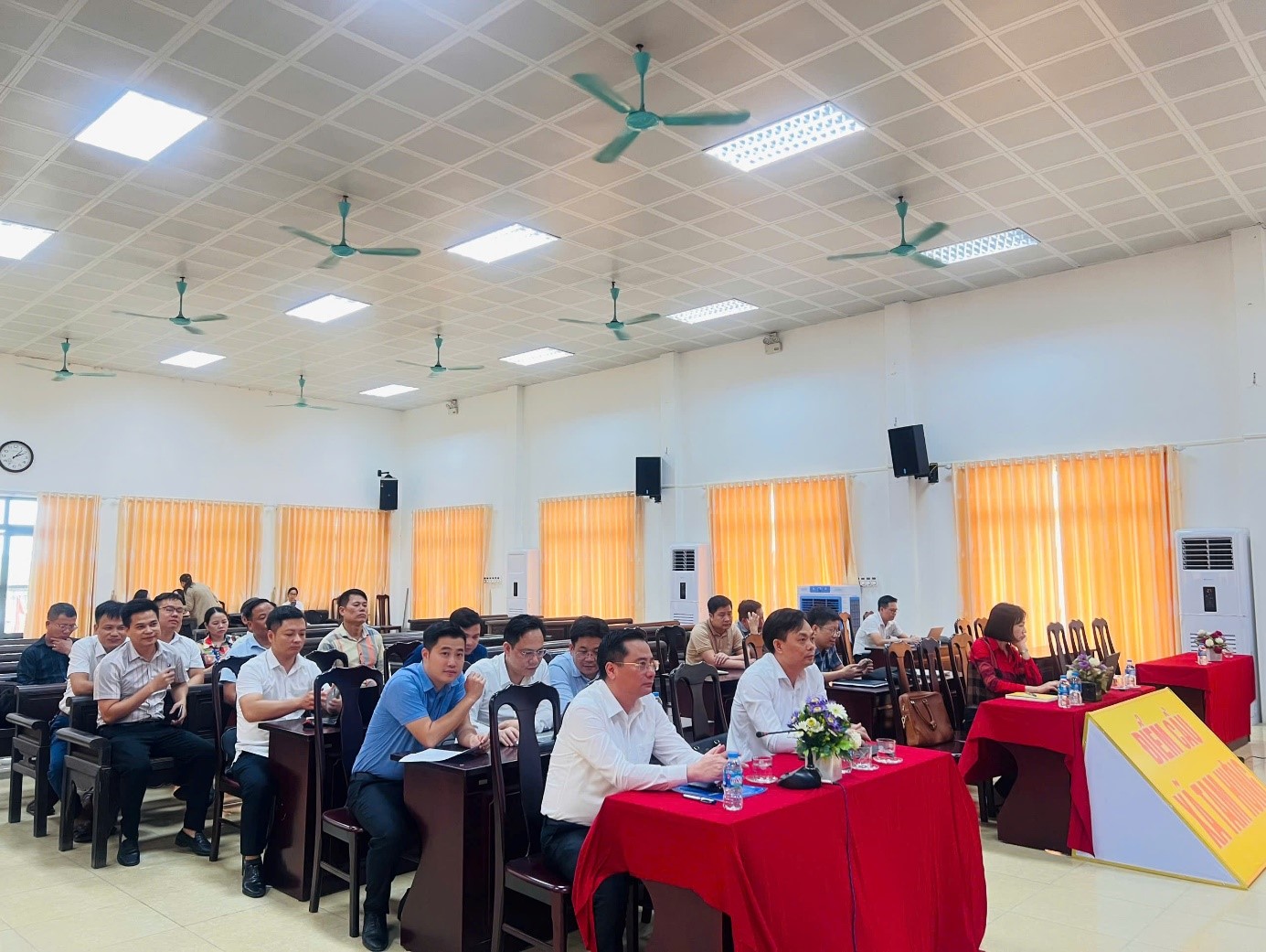 HỘI NGHỊ SƠ KẾT VẬN HÀNH THỬ NGHIỆM MÔ HÌNH CHÍNH QUYỀN ĐỊA PHƯƠNG HAI CẤP- Ảnh 2.