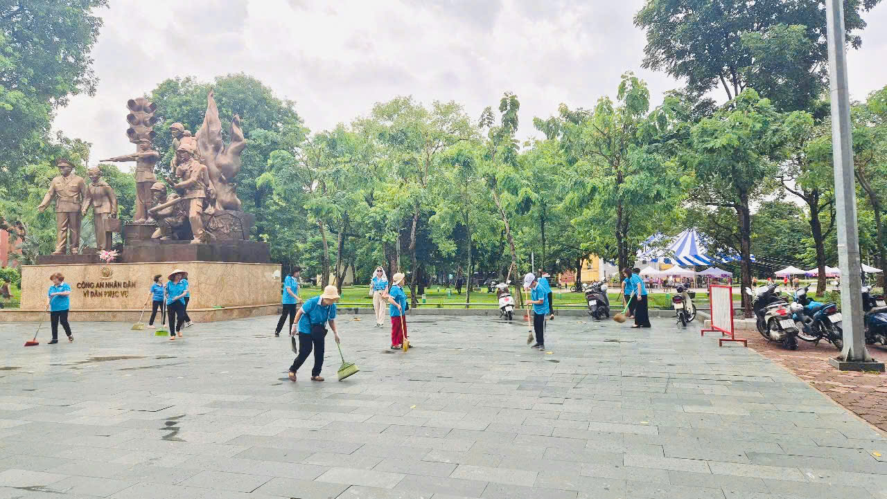 RA QUÂN VỆ SINH MÔI TRƯỜNG- Ảnh 4.