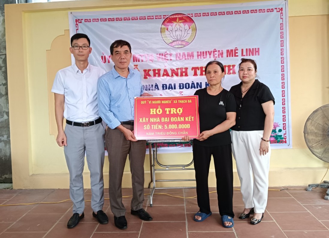 Ủy ban MTTQ Việt Nam huyện Mê Linh trao Nhà Đại đoàn kết tại thôn 4, xã Thạch Đà- Ảnh 2.