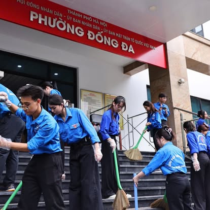 Tuổi trẻ, phụ nữ phường Đống Đa ra quân làm đẹp cảnh quan, hướng tới chào mừng ngày hội lớn- Ảnh 1.
