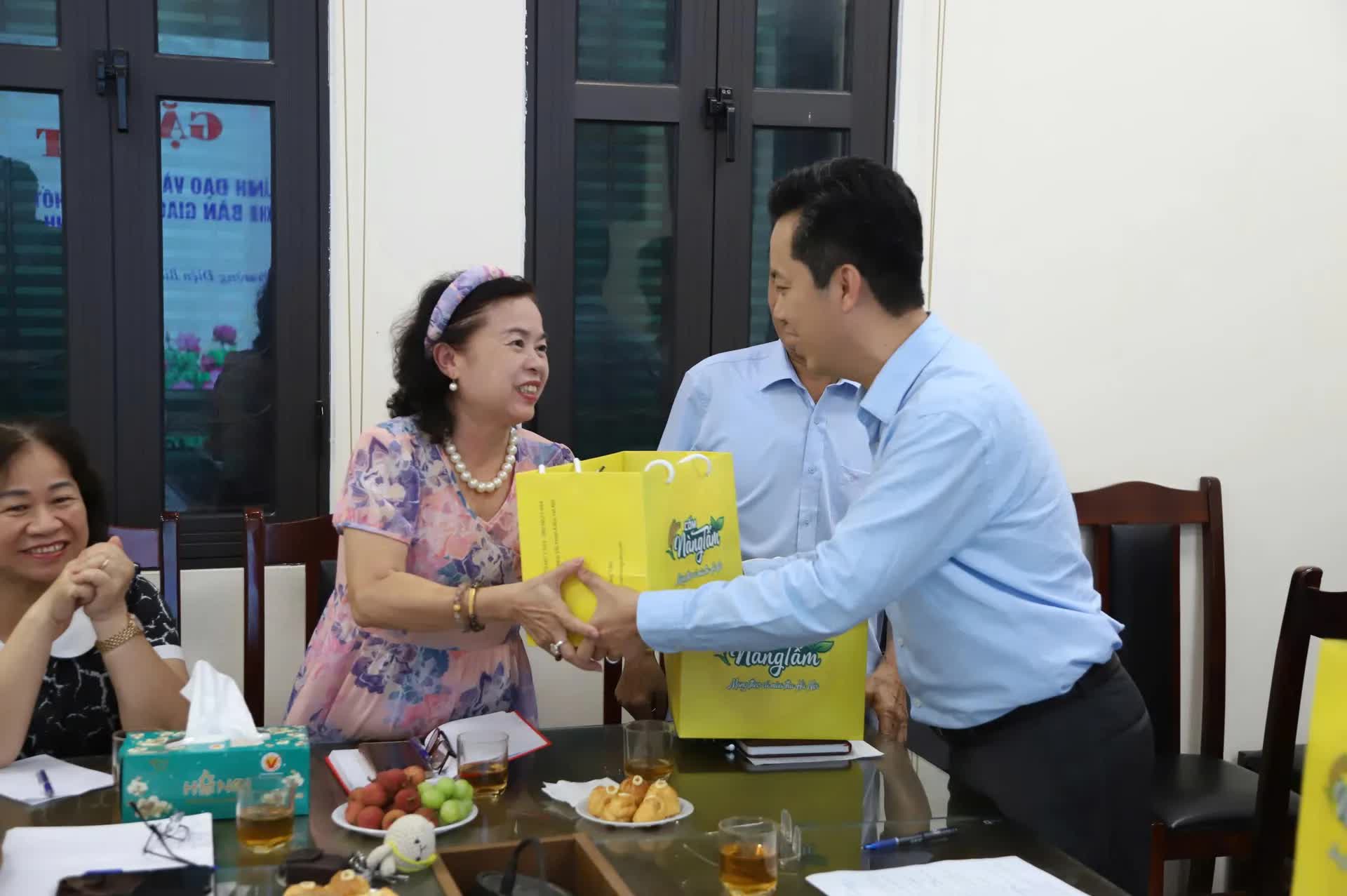 Lắng nghe ý kiến đảng viên phường Điện Biên (quận Ba Đình) chuyển sinh hoạt Đảng về phường Hoàn Kiếm (mới)- Ảnh 3.