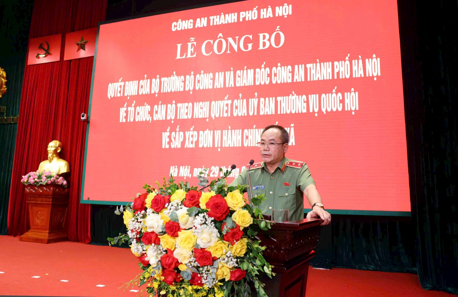 Hà Nội công bố tổ chức, cán bộ Công an 126 xã, phường- Ảnh 4.