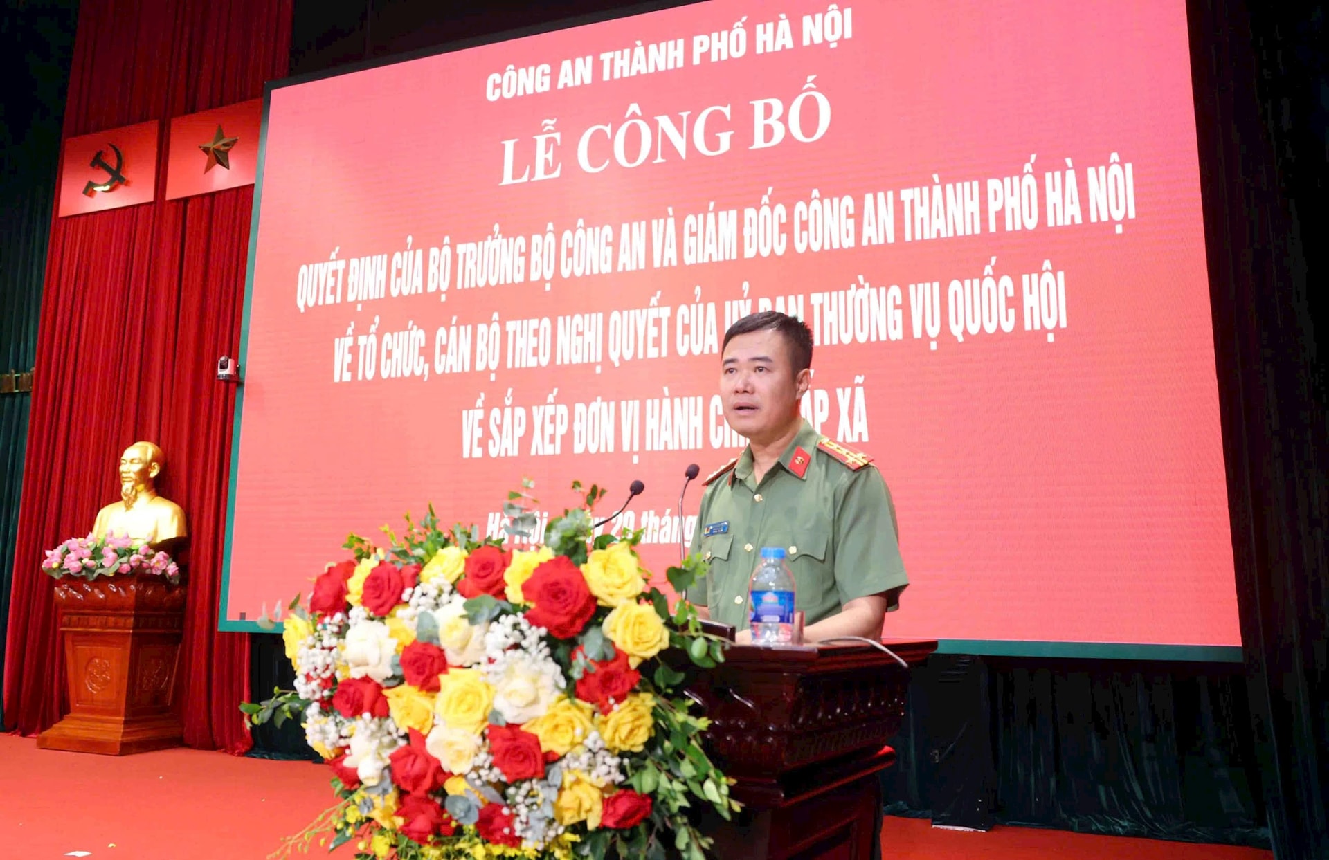 Hà Nội công bố tổ chức, cán bộ Công an 126 xã, phường- Ảnh 6.