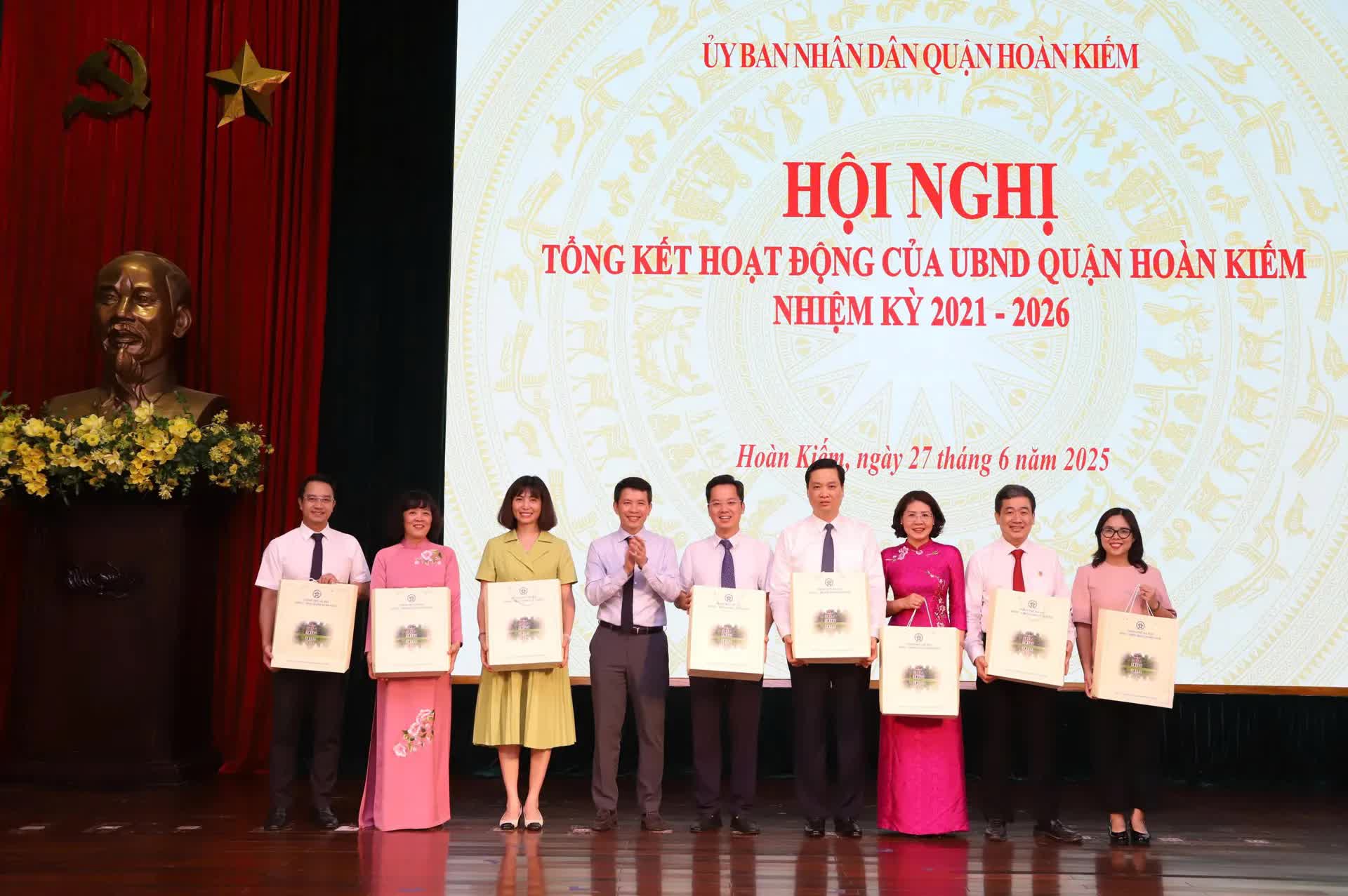 Quận Hoàn Kiếm tổng kết công tác nhiệm kỳ 2021 - 2026- Ảnh 1.