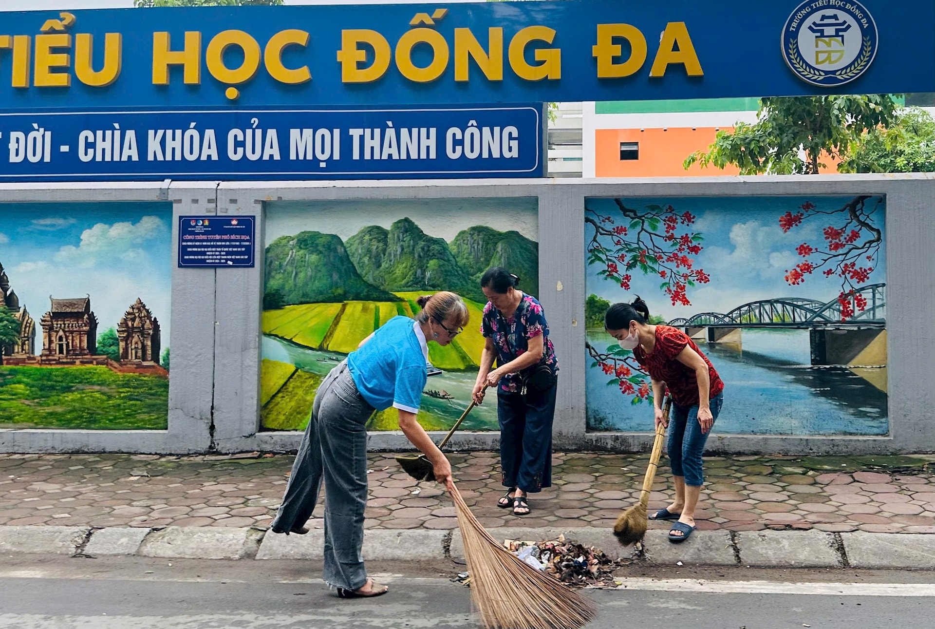 Phụ nữ 126 xã, phường ra quân vệ sinh môi trường- Ảnh 6.