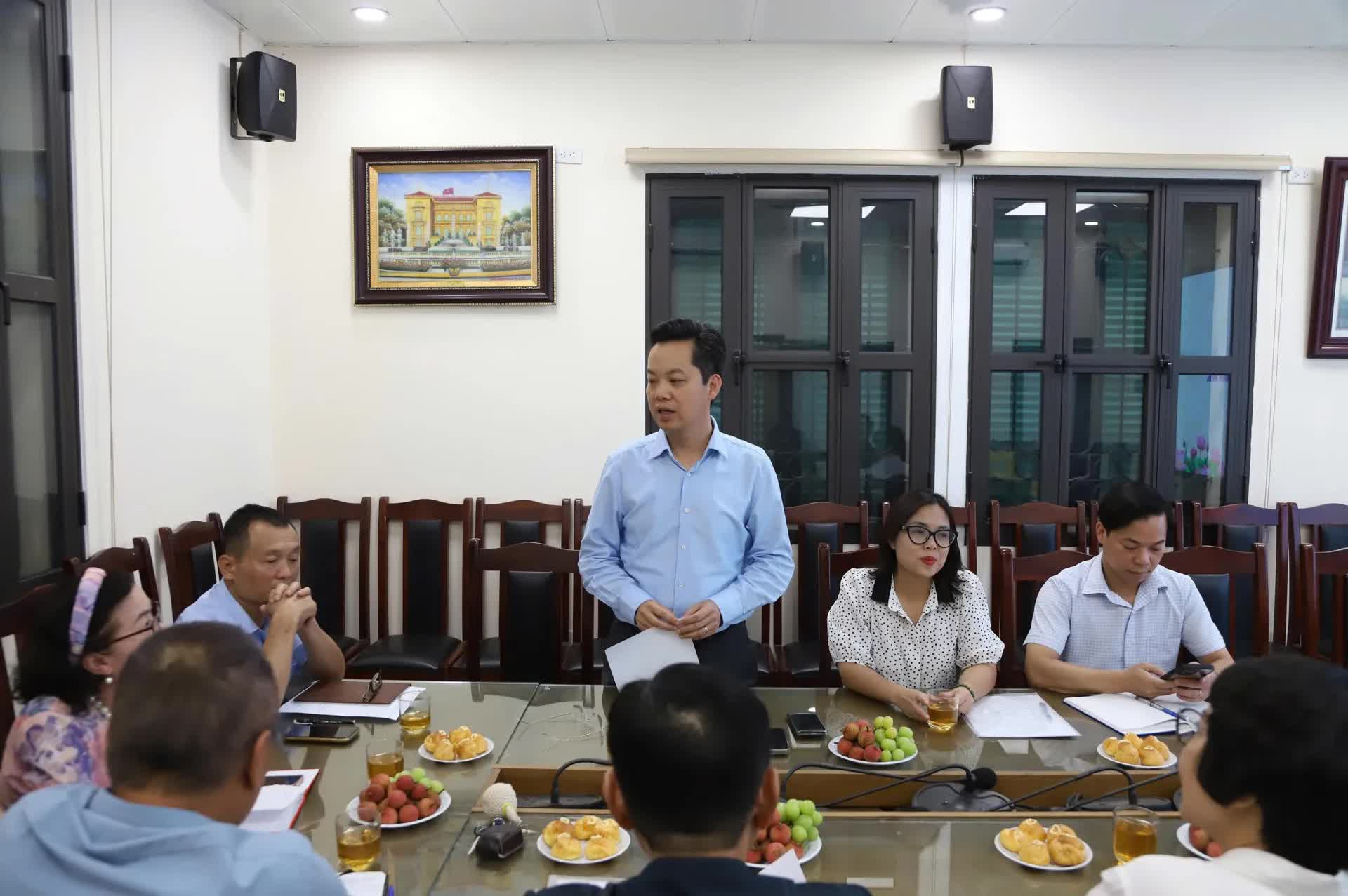Lắng nghe ý kiến đảng viên phường Điện Biên (quận Ba Đình) chuyển sinh hoạt Đảng về phường Hoàn Kiếm (mới)- Ảnh 1.
