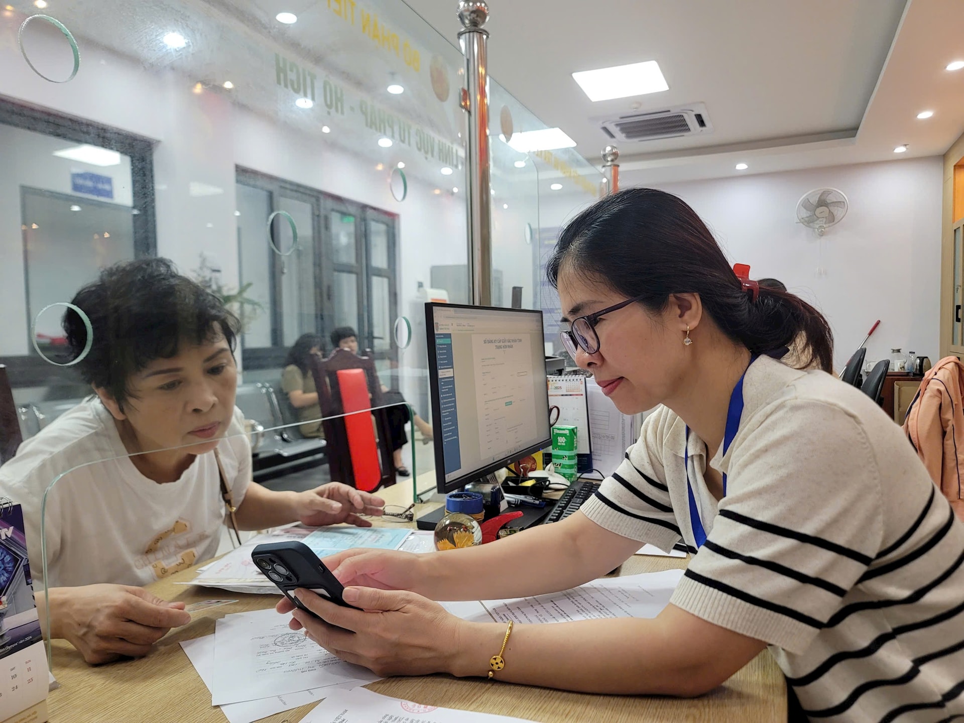 Vận hành thử nghiệm chính quyền 3 phường mới tại Ba Đình:Nghiêm túc, bài bản, hiệu quả- Ảnh 4.