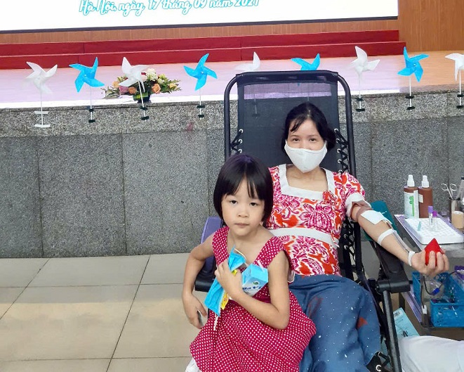 Người phụ nữ 18 lần “gửi gắm” những giọt máu hồng cho những bệnh nhân cần máu- Ảnh 1.