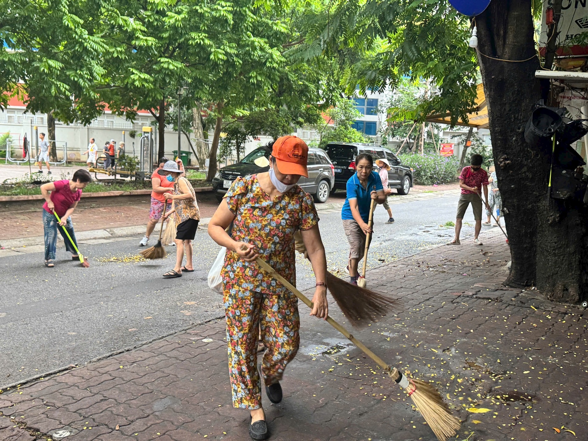 Phụ nữ 126 xã, phường ra quân vệ sinh môi trường- Ảnh 8.