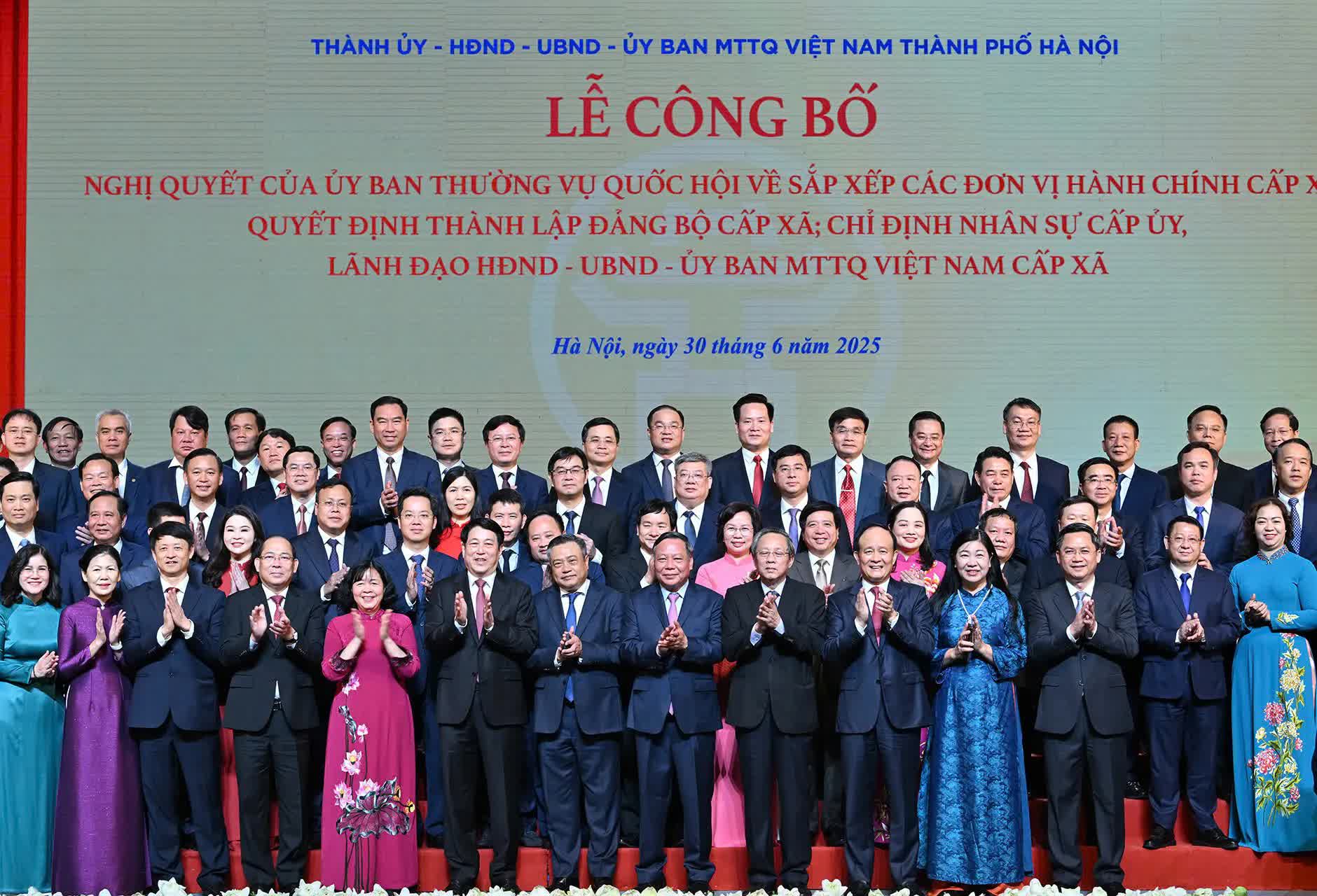 Hà Nội công bố 126 đơn vị hành chính xã, phường mới cùng đội ngũ cán bộ chủ chốt- Ảnh 10.