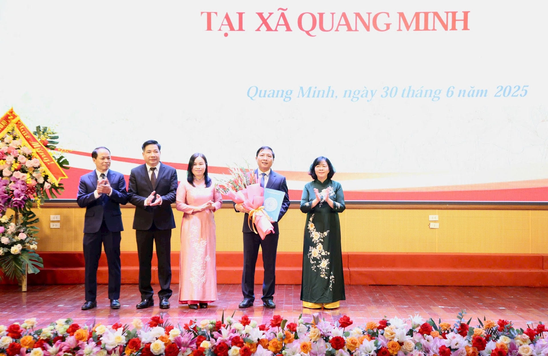 Ông Lê Sỹ Cường làm Chủ tịch Ủy ban MTTQ xã Quang Minh- Ảnh 1.