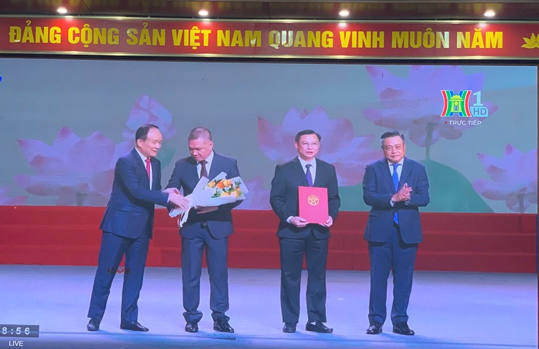 Hà Nội công bố các quyết định về tổ chức đơn vị hành chính và nhân sự chủ chốt 126 xã, phường- Ảnh 3.
