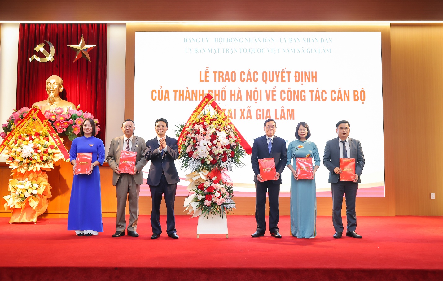 Lễ công bố quyết định của Thành phố về công tác cán bộ tại xã Gia Lâm- Ảnh 5.