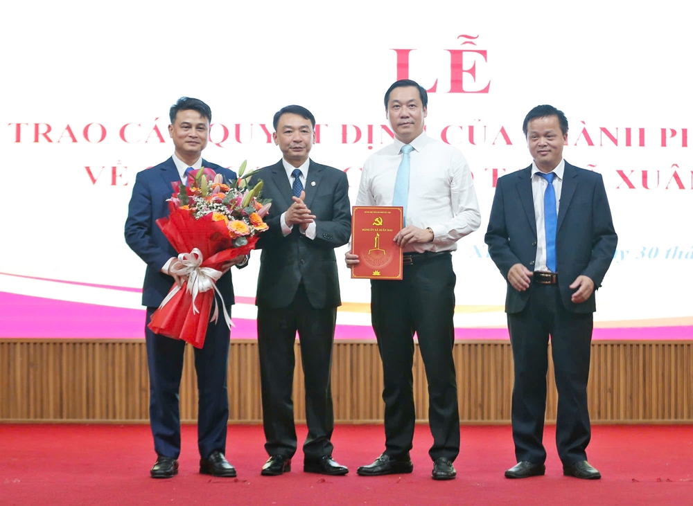 C:\Users\May tinh Loc Ninh\Downloads\xm5.jpg