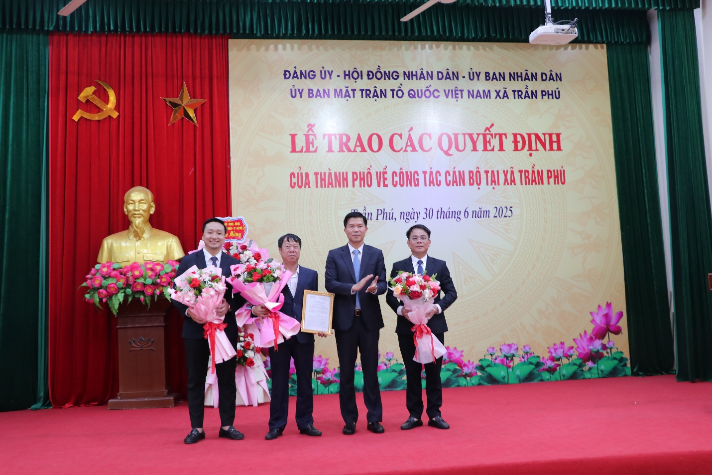 Trần Phú trang trọng tổ chức Lễ trao các quyết định của thành phố về nhân sự tại xã- Ảnh 6.