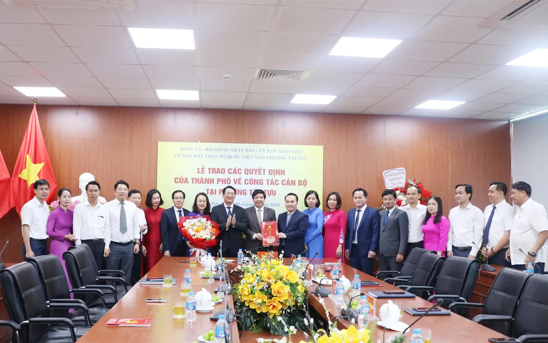 Đồng chí Nguyễn Hữu Tuyên giữ chức Bí thư Đảng ủy phường Tây Tựu- Ảnh 1.