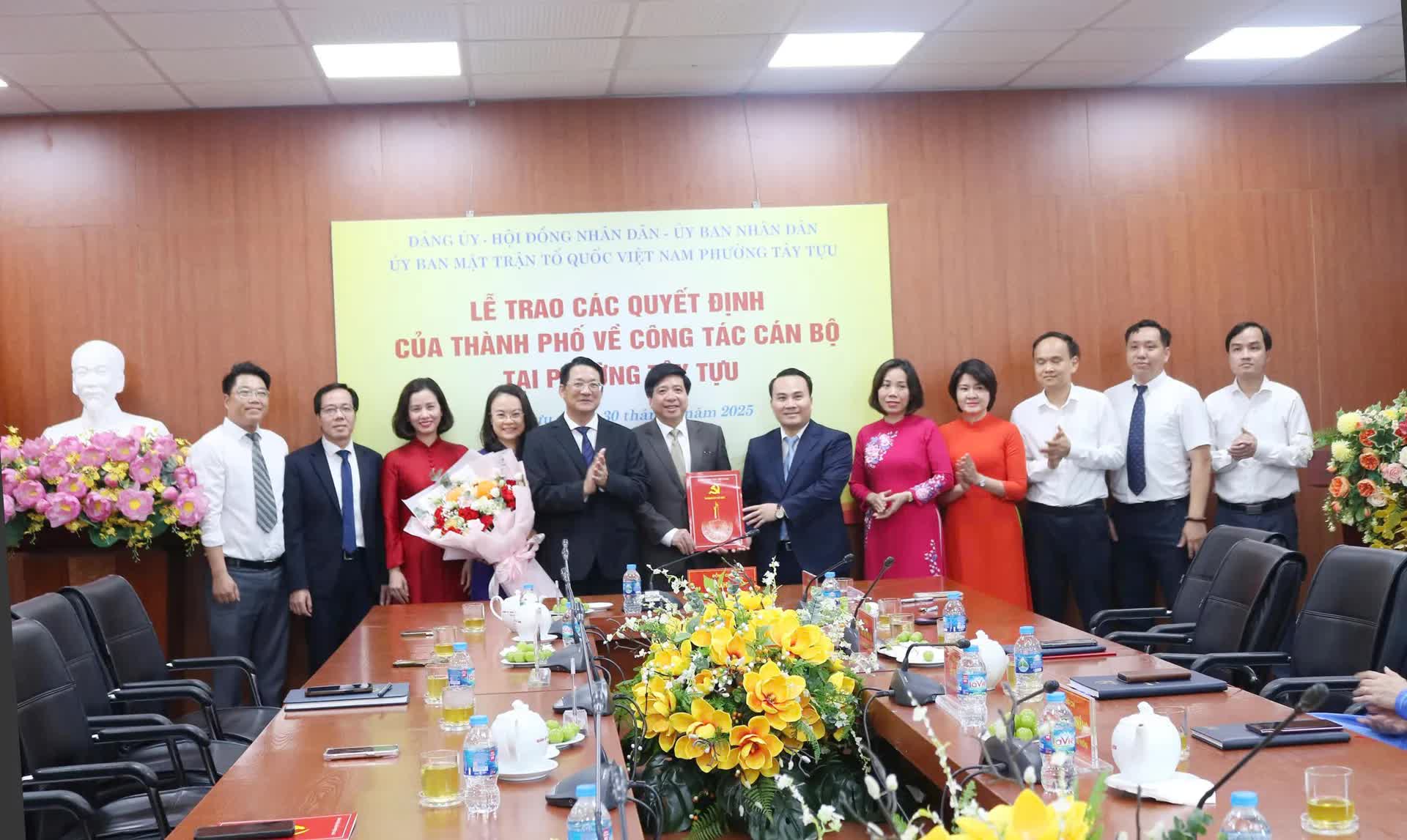 Đồng chí Nguyễn Hữu Tuyên giữ chức Bí thư Đảng ủy phường Tây Tựu- Ảnh 2.
