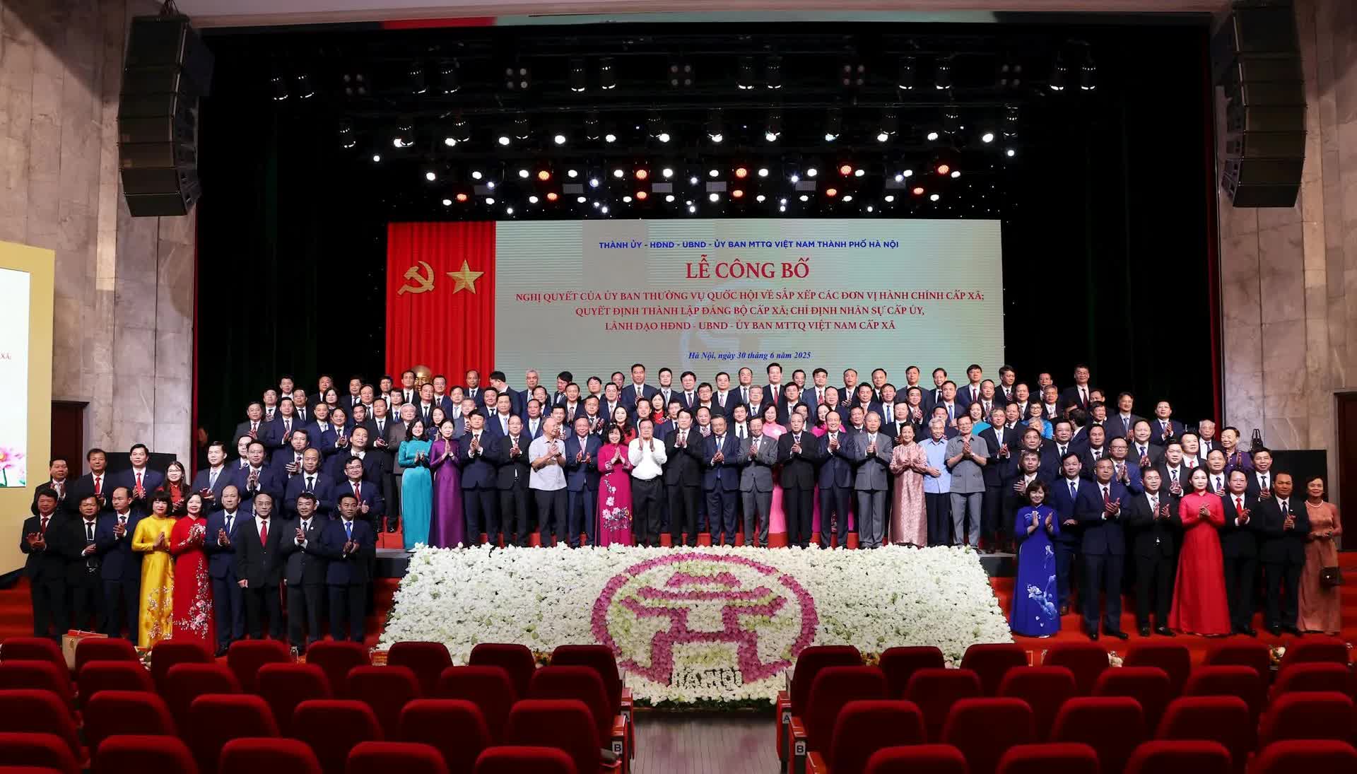 Hà Nội công bố 126 đơn vị hành chính xã, phường mới cùng đội ngũ cán bộ chủ chốt- Ảnh 19.