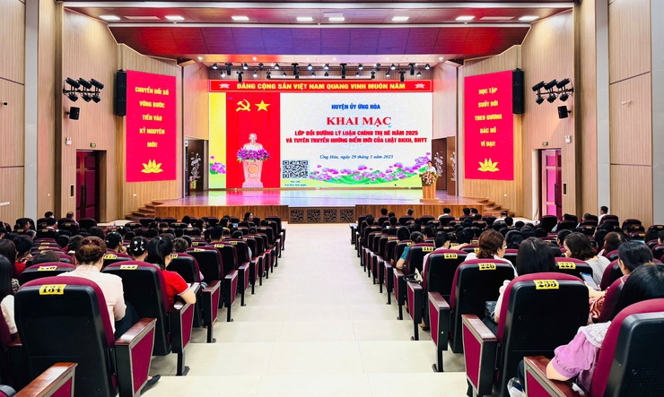 Ứng Hòa khai mạc lớp bồi dưỡng lý luận chính trị hè năm 2025- Ảnh 1.