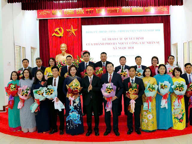 Chương trình
Lễ trao các quyết định của Thành phố về công tác nhân sự tại xã Ngọc Hồi- Ảnh 4.