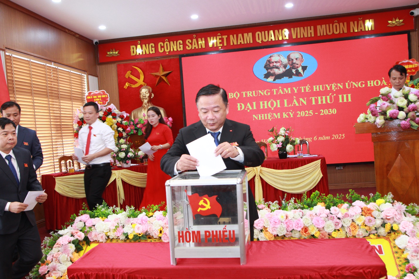 Đảng bộ Trung tâm Y tế huyện Ứng Hòa nhiệm kỳ 2025–2030:Chủ động – Sáng tạo – Vì sức khỏe cộng đồng- Ảnh 10.