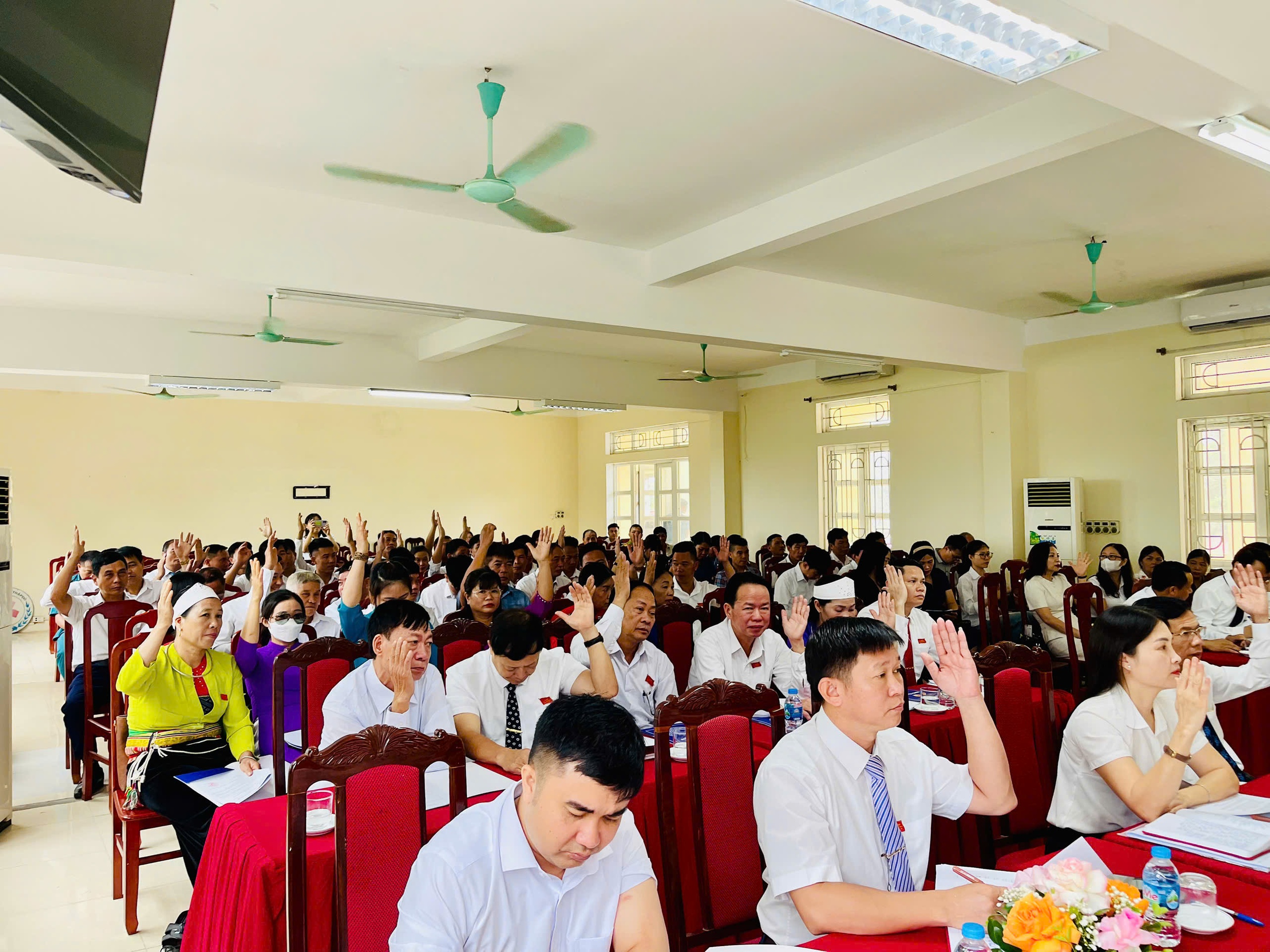 HỘI ĐỒNG NHÂN DÂN XÃ YÊN BÀI KHÓA XXI 
(NHIỆM KỲ 2021–2026) TỔ CHỨC KỲ HỌP THỨ NHẤT- Ảnh 2.