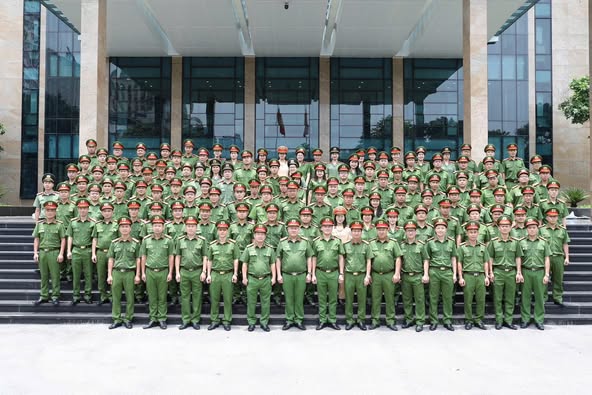Công bố quyết định của Công an thành phố Hà Nội đối với chỉ huy và cán bộ chiến sĩ không giữ chức vụ thuộc công an phường Đống Đa- Ảnh 3.