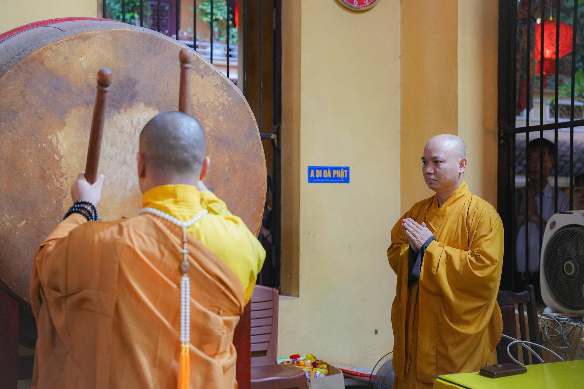 Hơn 18.000 ngôi chùa và tự viện cả nước đồng loạt 6h sáng cử chuông trống cầu quốc thái dân an- Ảnh 1.