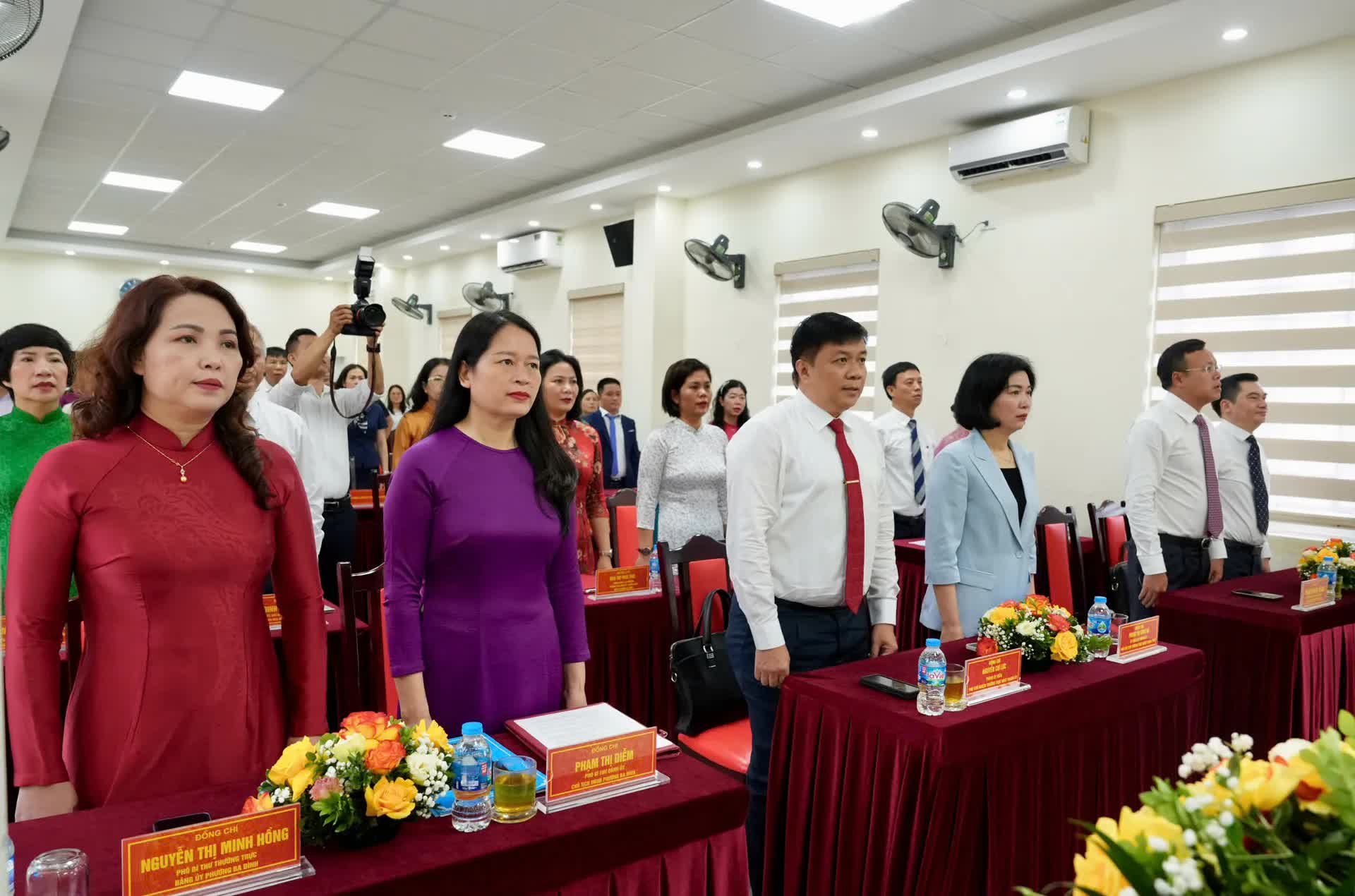 Ngày đầu vận hành chính quyền mới ở phường Ba Đình: hoạt động thông suốt, không gián đoạn- Ảnh 4.