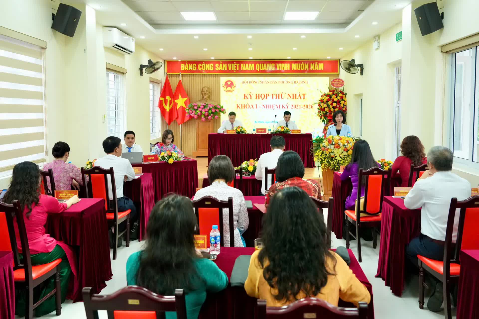 Ngày đầu vận hành chính quyền mới ở phường Ba Đình: hoạt động thông suốt, không gián đoạn- Ảnh 5.