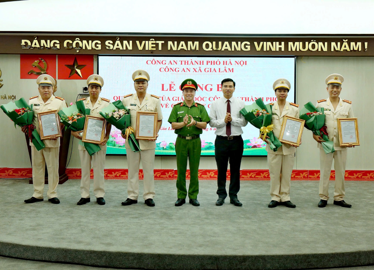 Công an xã Gia Lâm tổ chức Lễ công bố quyết định bổ nhiệm 05 Phó Trưởng Công an xã- Ảnh 1.