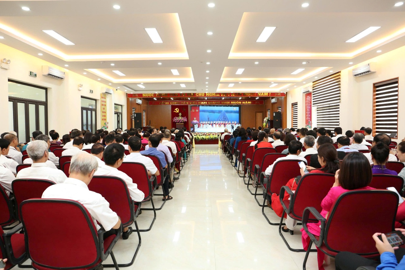Phường Định Công long trọng tổ chức Lễ Công bố Nghị quyết của Ban Thường vụ Quốc hội về việc sắp xếp các đơn vị hành chính cấp xã; quyết định thành lập Đảng bộ xã, phường; Chỉ định nhân sự cấp ủy, lãnh đạo HĐND, UBND, UBMTTQVN cấp xã- Ảnh 1.