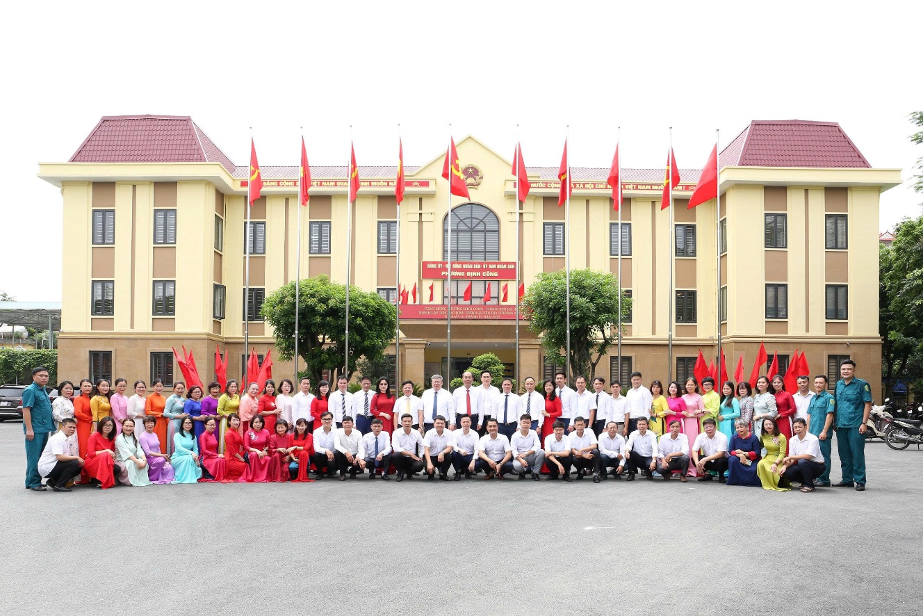 Phường Định Công long trọng tổ chức Lễ Công bố Nghị quyết của Ban Thường vụ Quốc hội về việc sắp xếp các đơn vị hành chính cấp xã; quyết định thành lập Đảng bộ xã, phường; Chỉ định nhân sự cấp ủy, lãnh đạo HĐND, UBND, UBMTTQVN cấp xã- Ảnh 3.