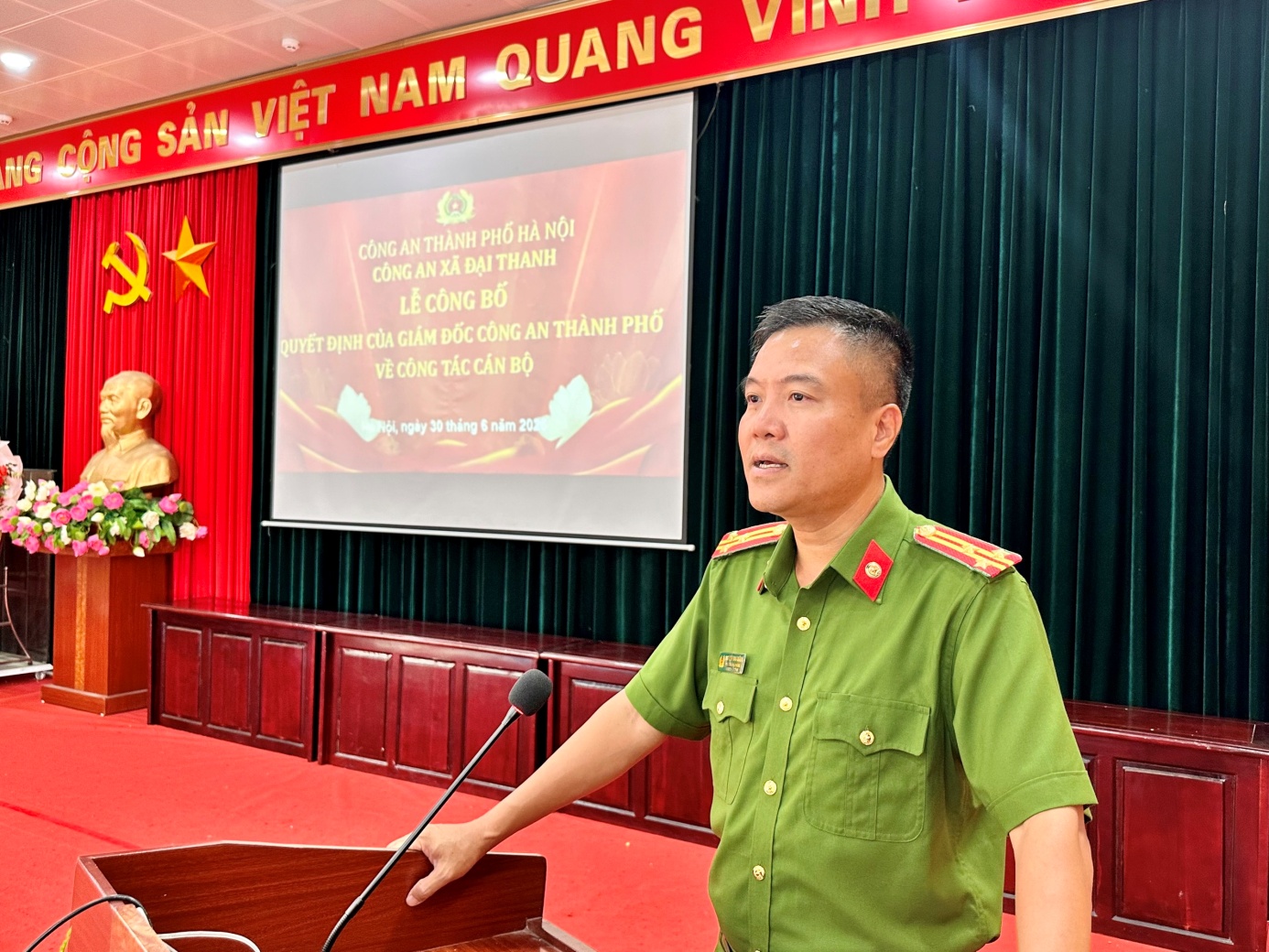 Công an xã Đại Thanh trao Quyết định của Giám đốc Công an thành phố Hà Nội về công tác cán bộ- Ảnh 3.