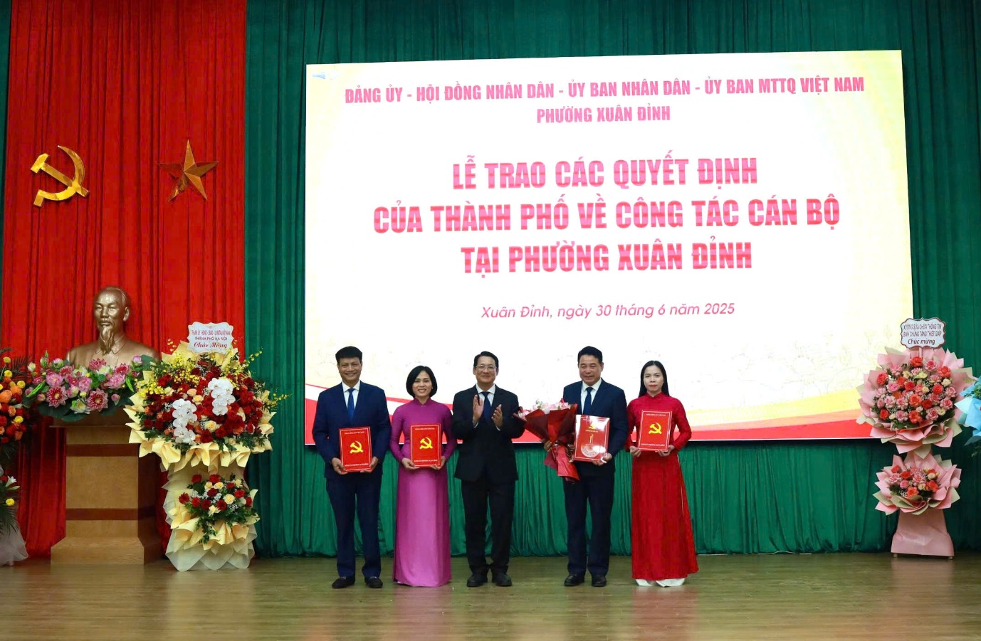 Phường Xuân Đỉnh công bố các Quyết định về tổ chức bộ máy và nhân sự- Ảnh 3.
