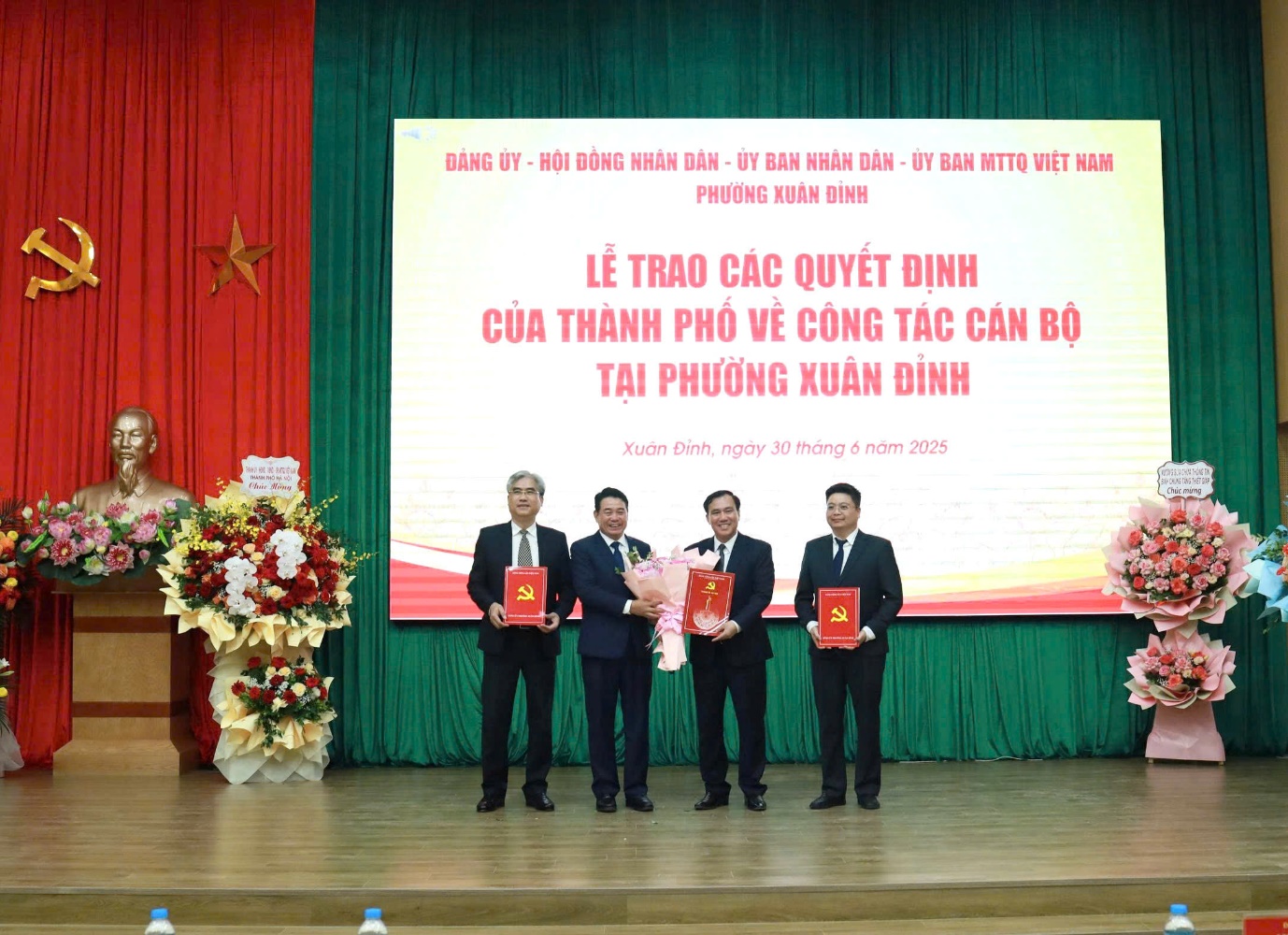 Phường Xuân Đỉnh công bố các Quyết định về tổ chức bộ máy và nhân sự- Ảnh 4.