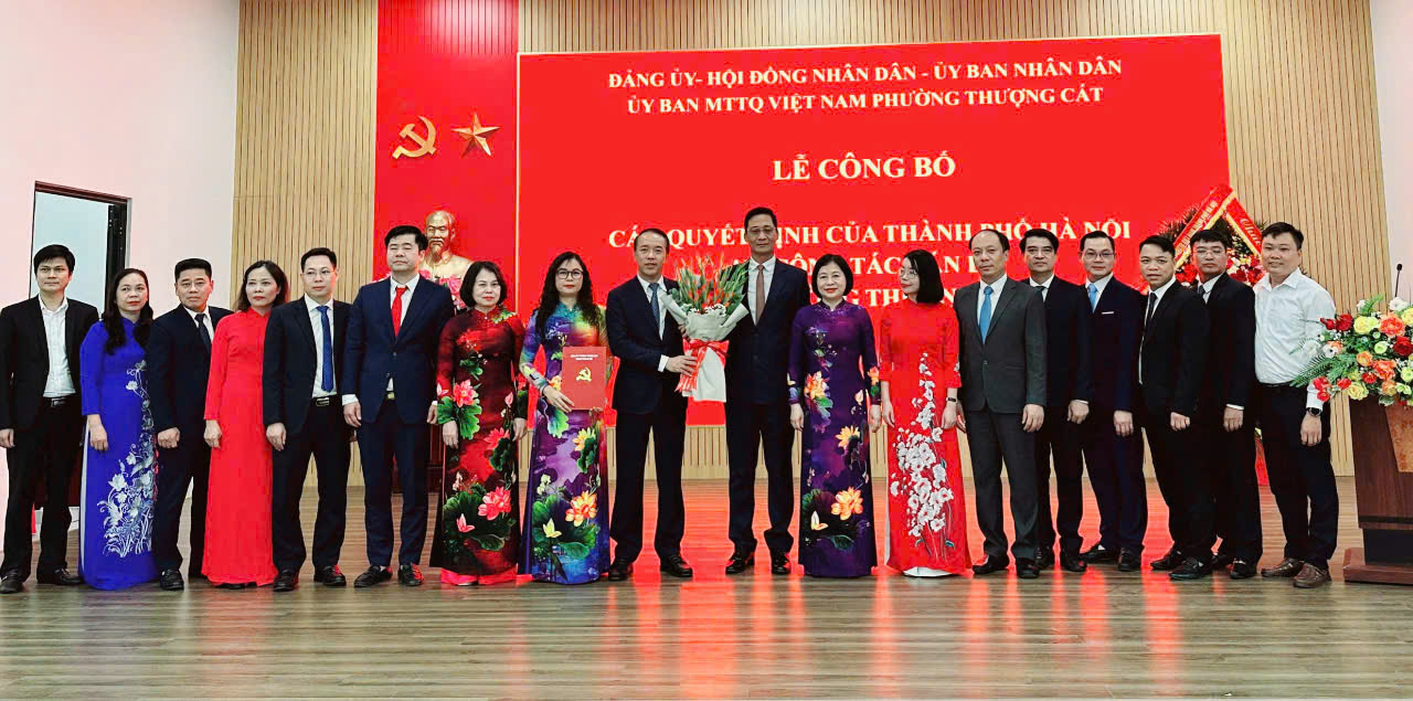 Phượng Thượng Cát công bố các Quyết định của thành phố Hà Nội về công tác cán bộ tại phường Thượng Cát- Ảnh 2.