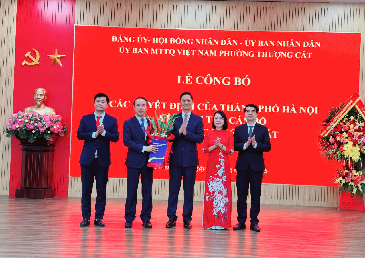 Phượng Thượng Cát công bố các Quyết định của thành phố Hà Nội về công tác cán bộ tại phường Thượng Cát- Ảnh 3.