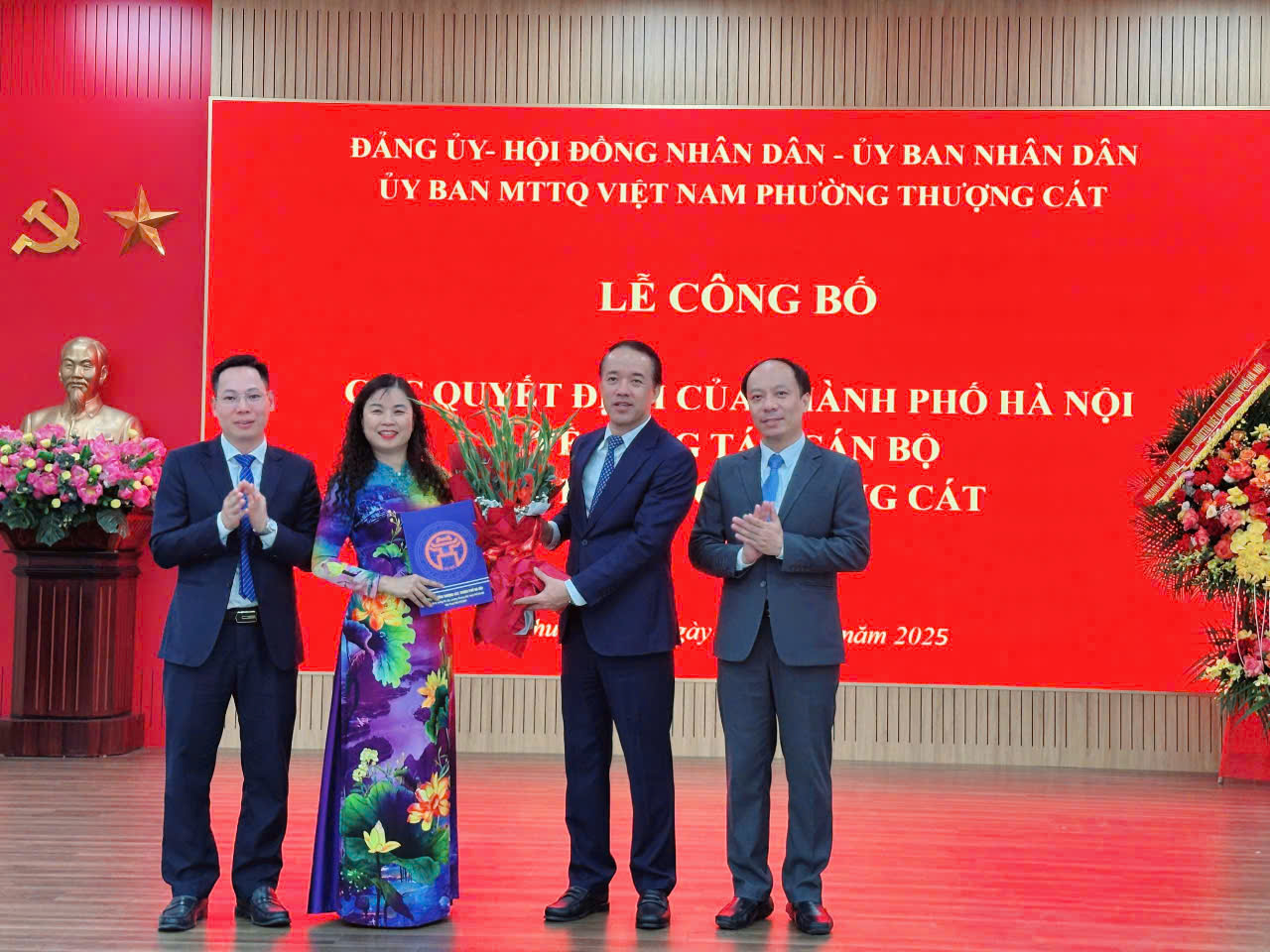 Phượng Thượng Cát công bố các Quyết định của thành phố Hà Nội về công tác cán bộ tại phường Thượng Cát- Ảnh 4.