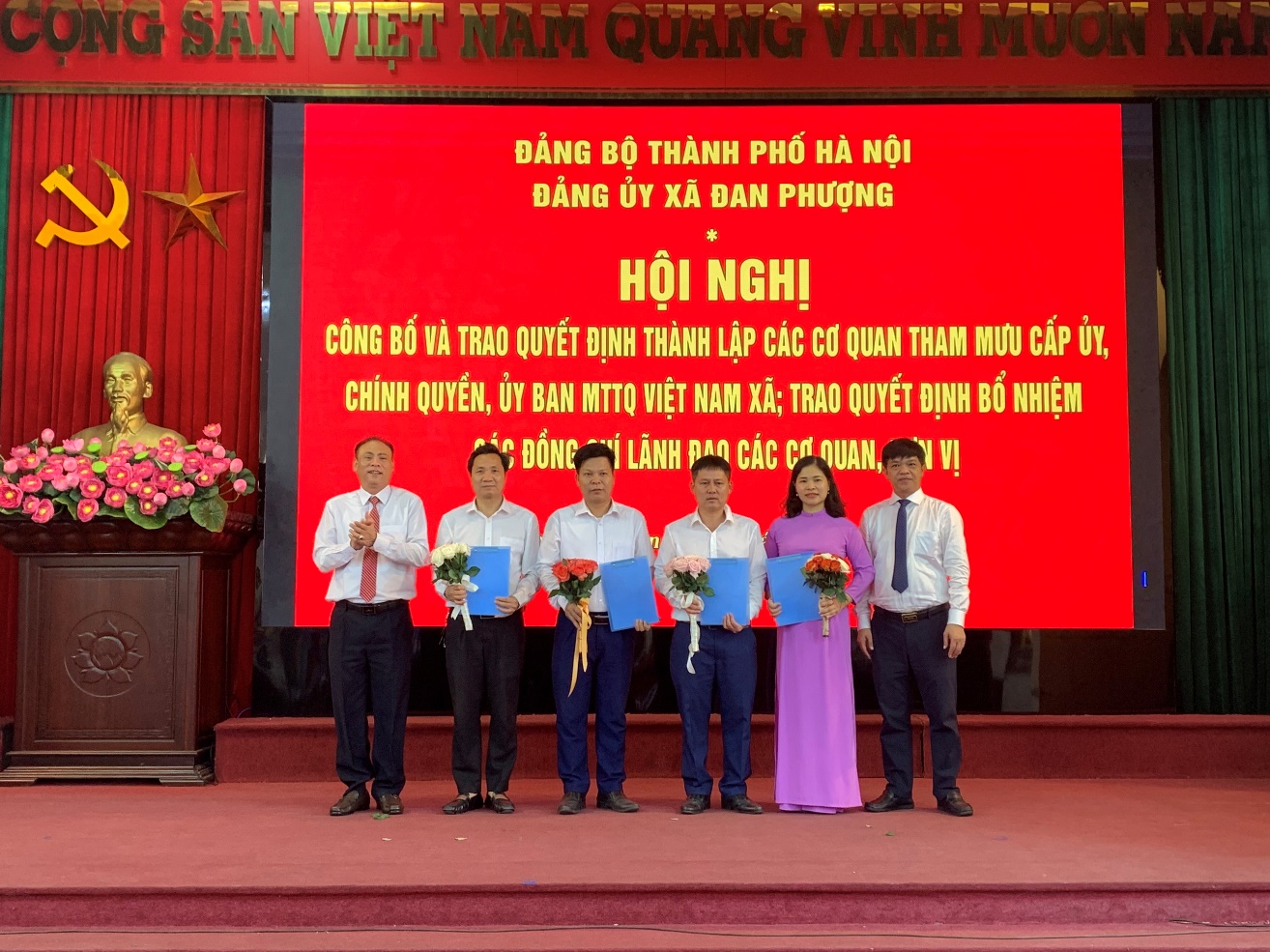 A group of people standing on a stage  AI-generated content may be incorrect.