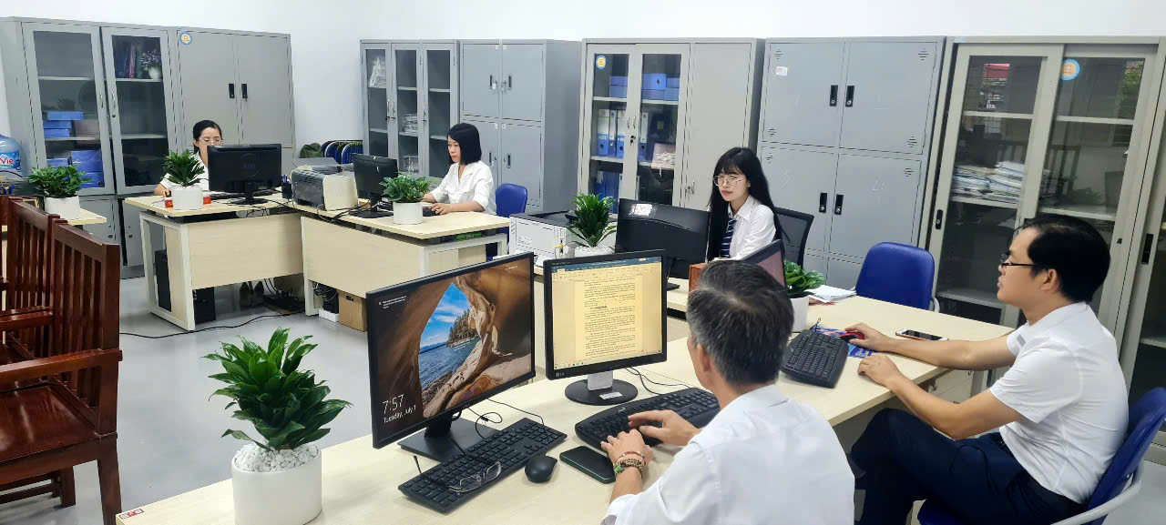KHÔNG KHÍ NGHIÊM TÚC, PHẤN KHỞI TRONG NGÀY LÀM VIỆC ĐẦU TIÊN TẠI PHÒNG VĂN HÓA - XÃ HỘI XÃ THƯ LÂM- Ảnh 1.
