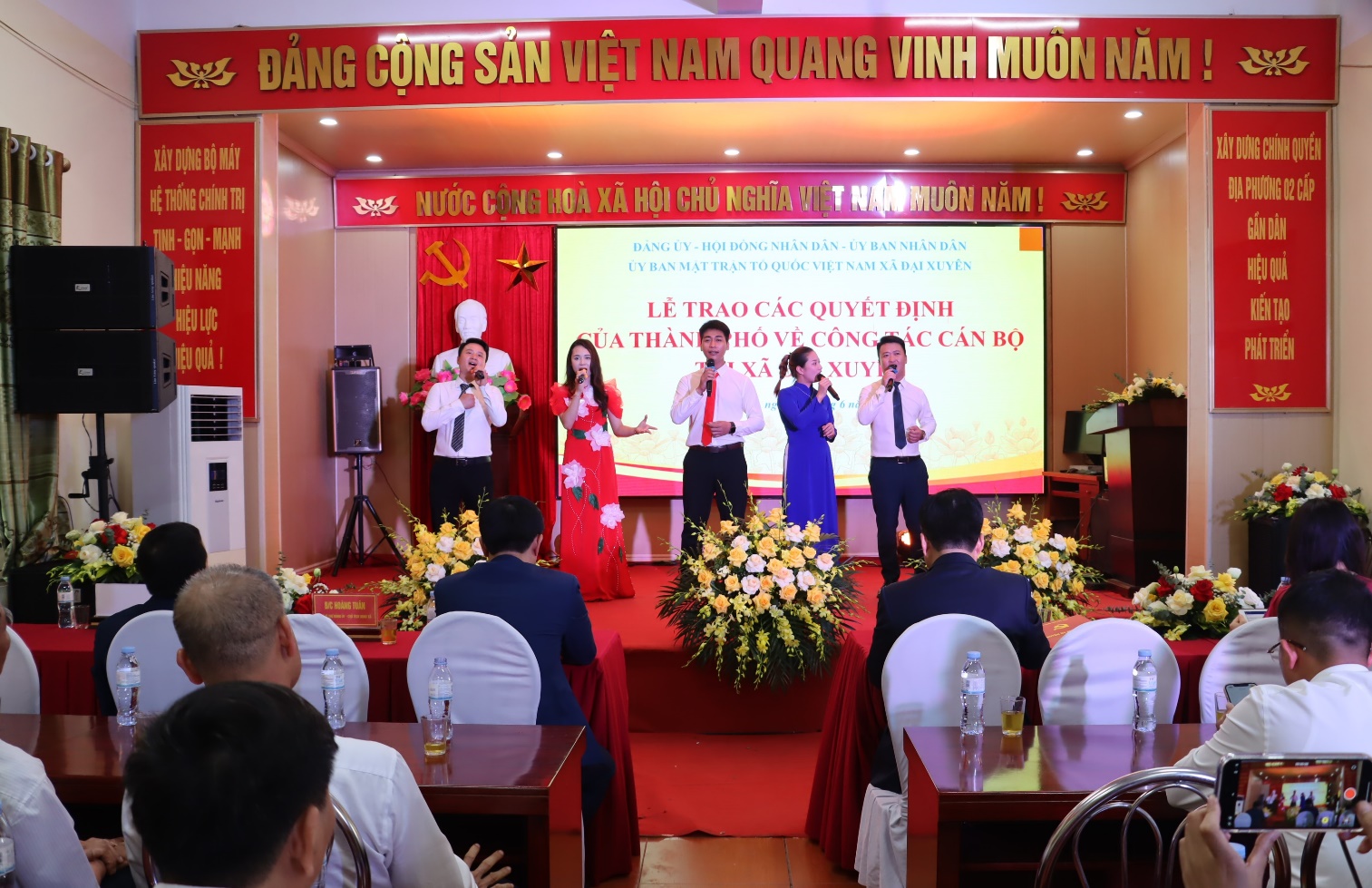 Công bố các Quyết định về công tác cán bộ tại xã Đại Xuyên mới- Ảnh 1.