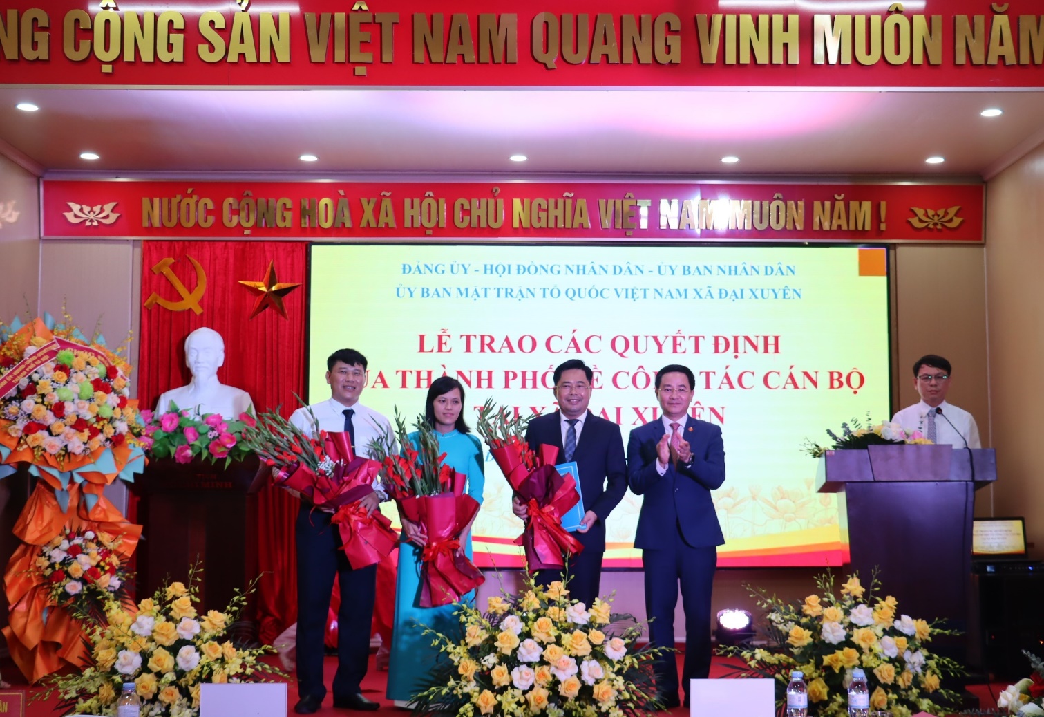 Công bố các Quyết định về công tác cán bộ tại xã Đại Xuyên mới- Ảnh 3.