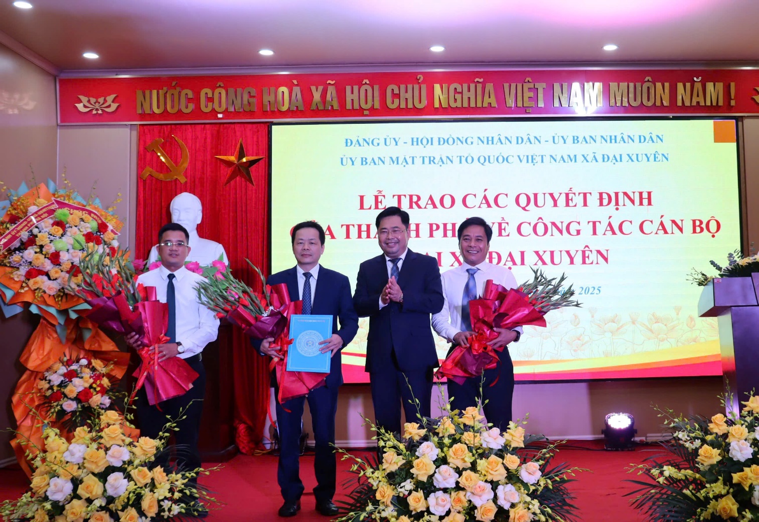 Công bố các Quyết định về công tác cán bộ tại xã Đại Xuyên mới- Ảnh 4.