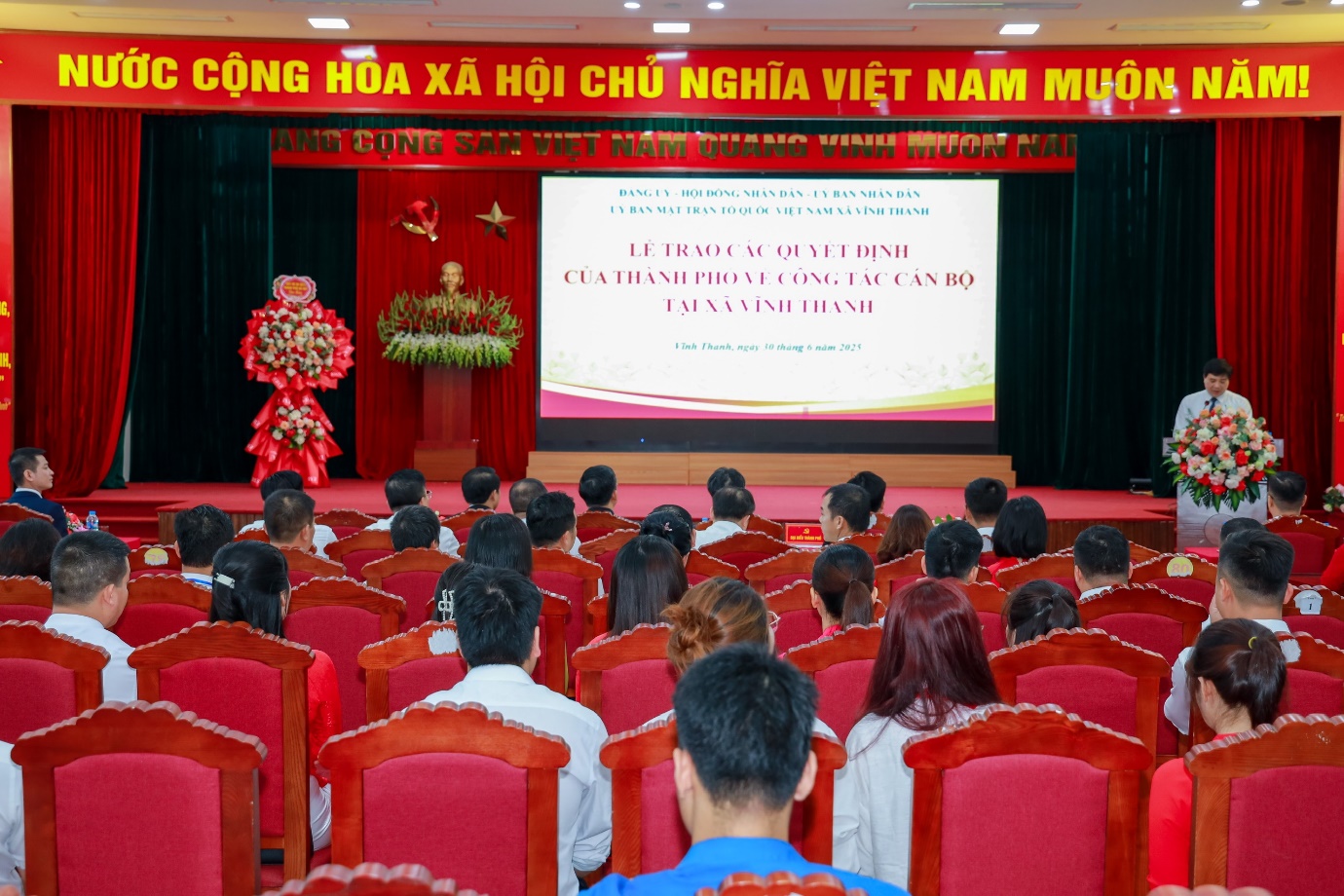 LỄ TRAO CÁC QUYẾT ĐỊNH CỦA THÀNH PHỐ HÀ NỘI- Ảnh 1.